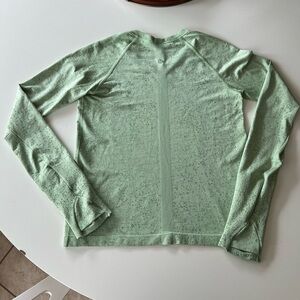 OFFER Lululemon long sleeve top size 6